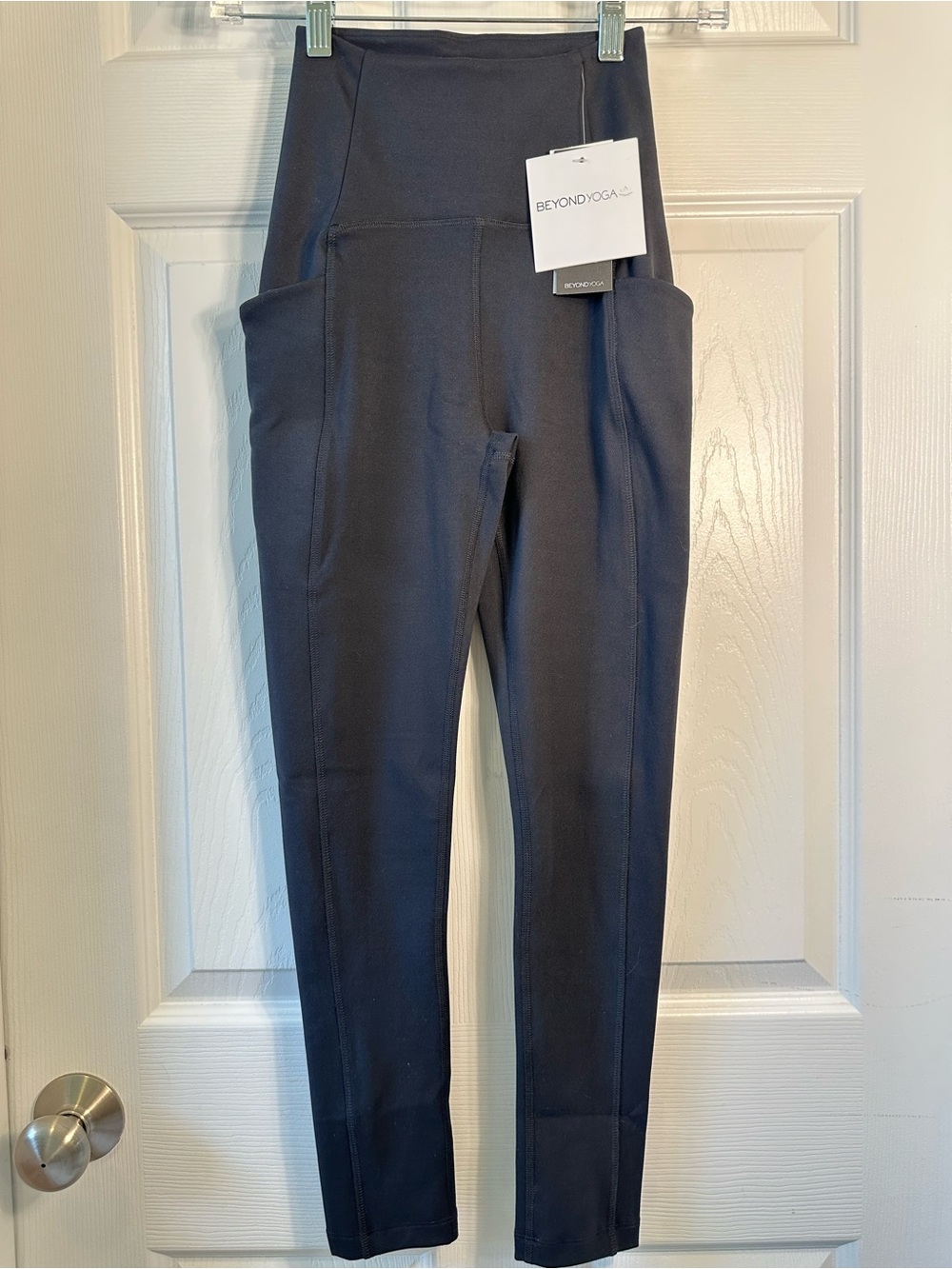 Beyond Yoga NWT XS Black Powerbeyond Strive Pocket Midi Leggings